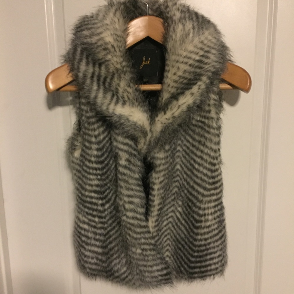 SOLD** BB Dakota faux fur vest